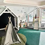 Apartament Gorski Mech Zakopane - Free Parking, Sauna, Jacuzzi, Children\'S Playroom